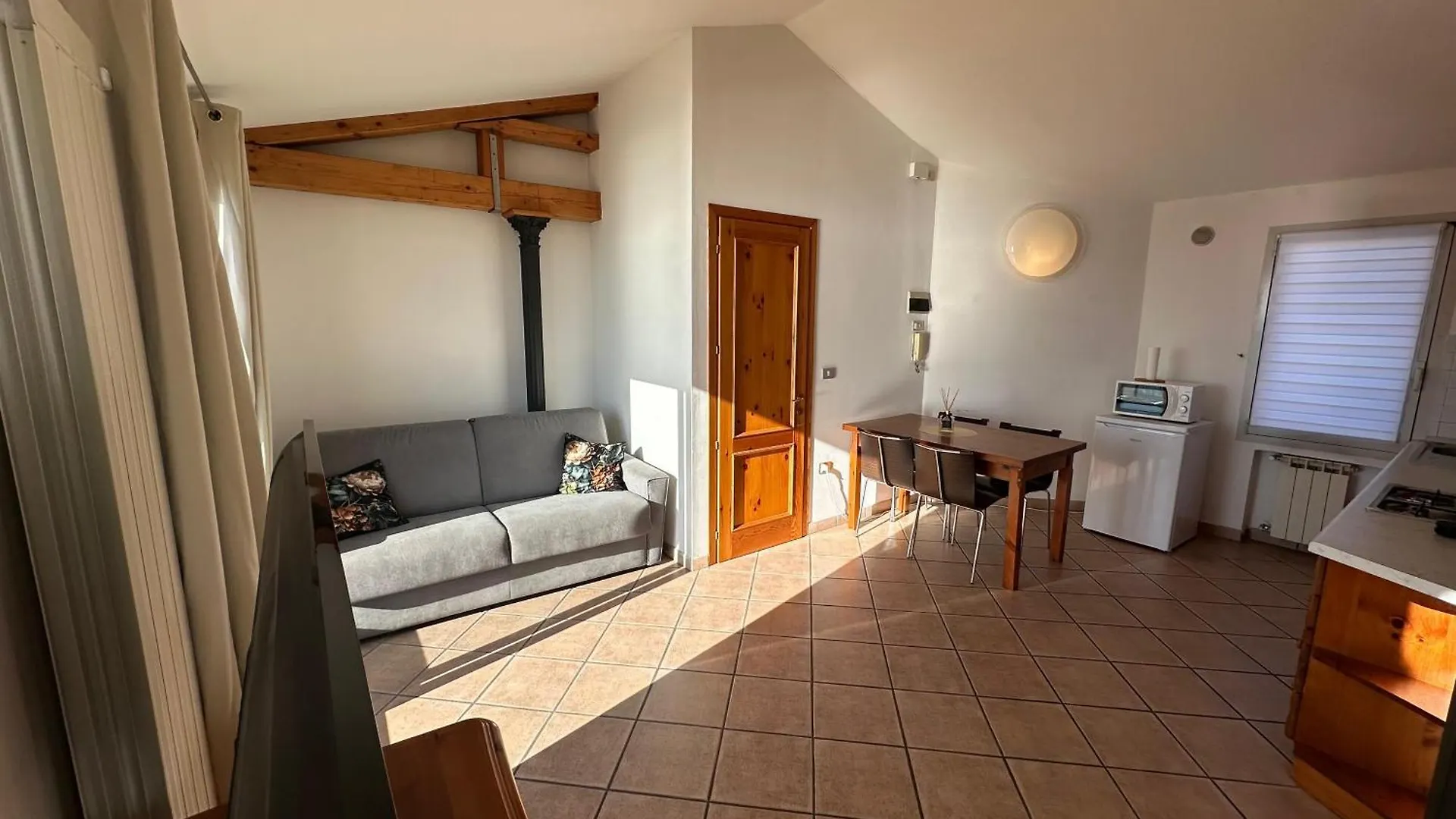 Attic Paradise Big Terrace On The Sea - Agenzia Cocal Каорле Апартаменты